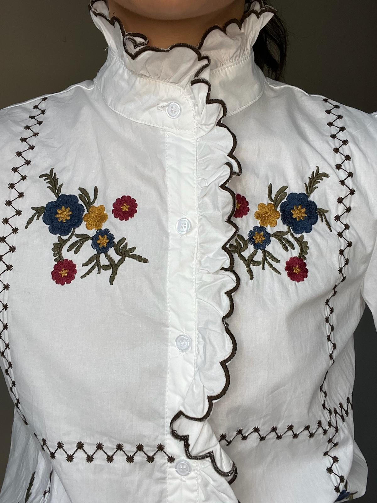 BLUSA FLORES ARTESANALES - Imagen 3