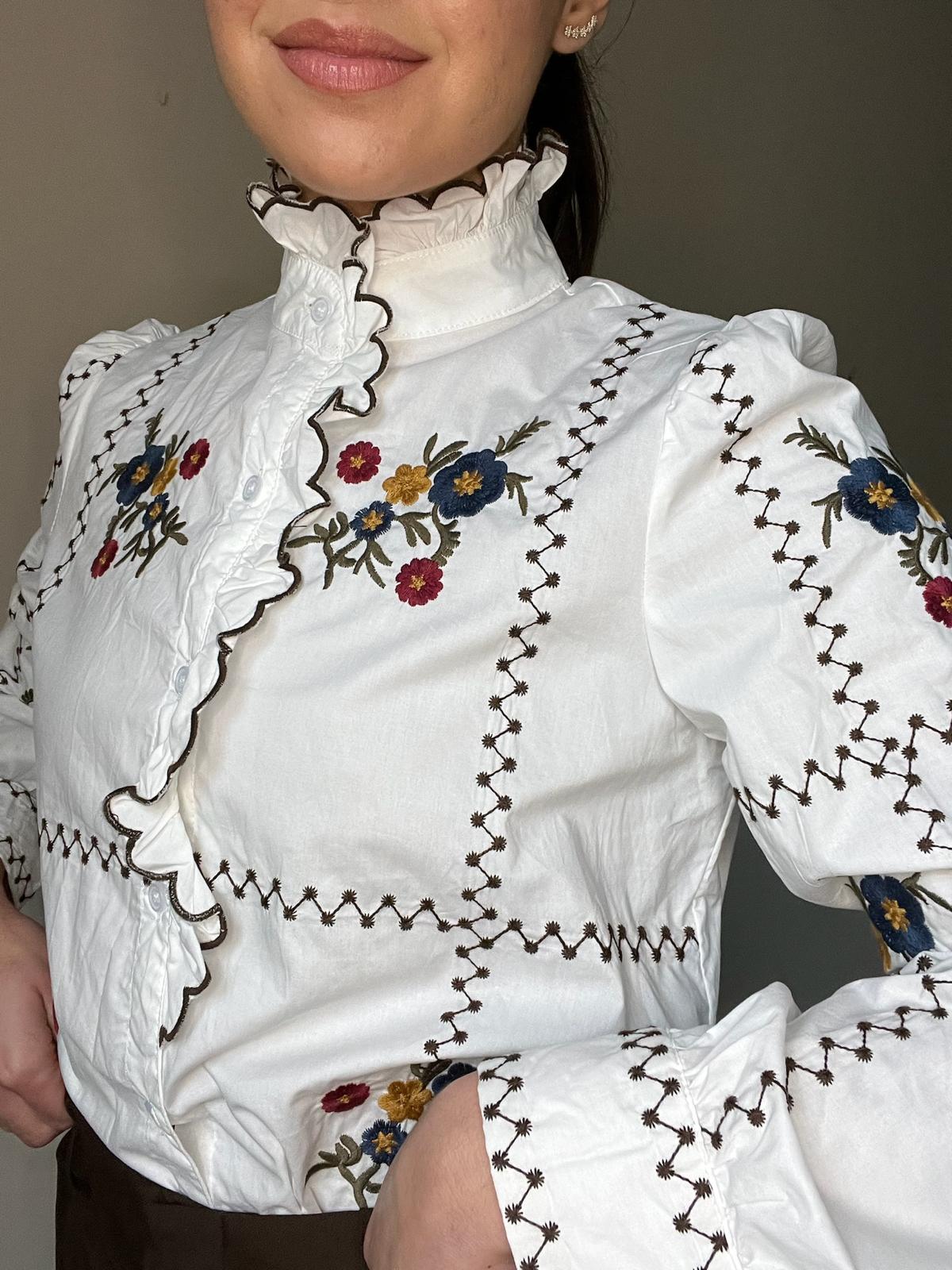 BLUSA FLORES ARTESANALES